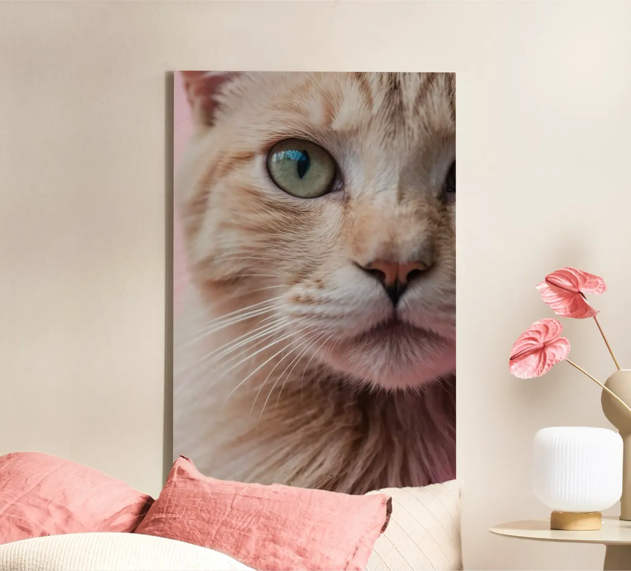 Mirada penetrante: Primer plano de un ojo de gato | Obra 20 lienzo con Marco flotante de Paws & Portraits