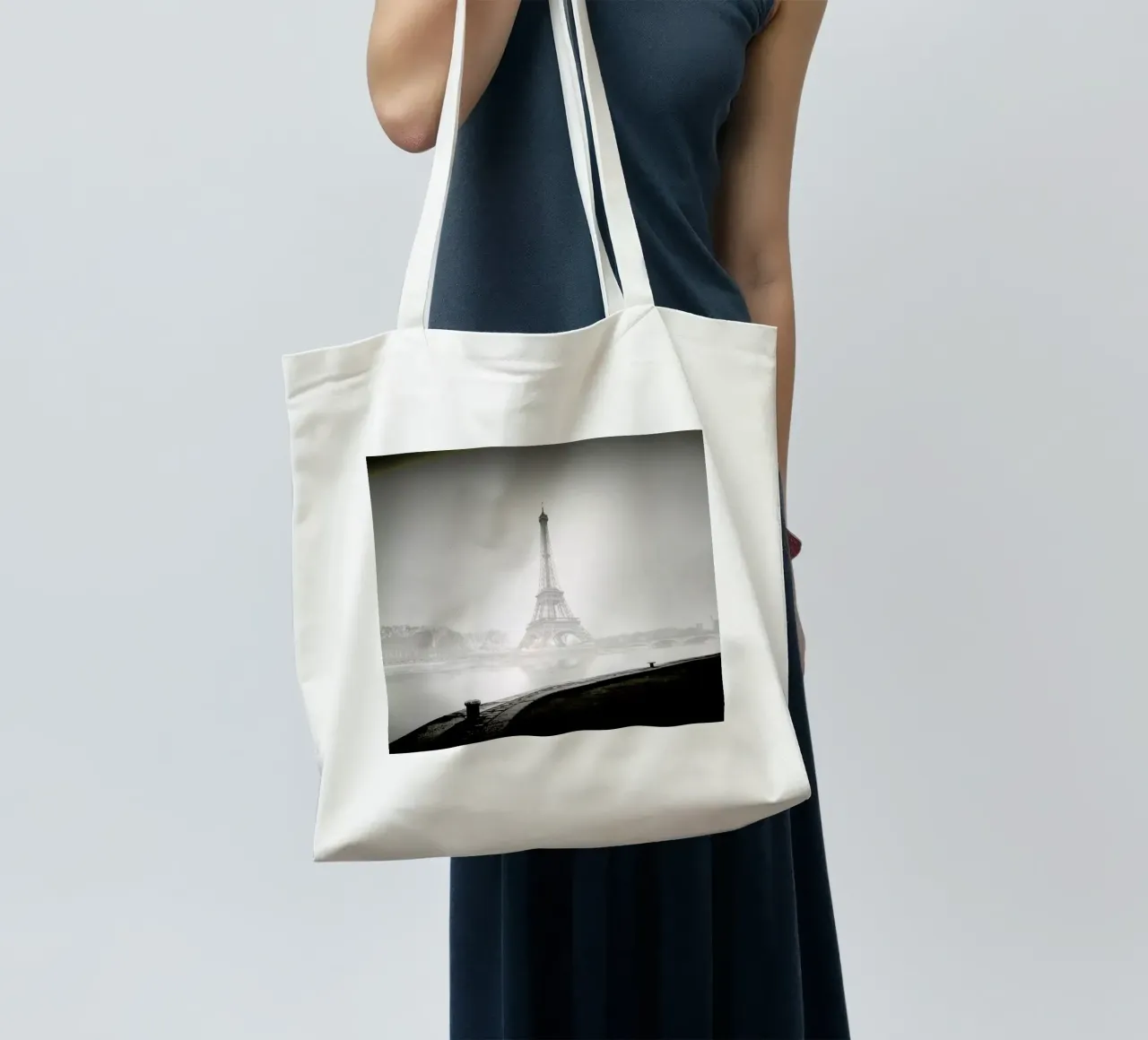 Tour Eiffel tote bag by Håggard Photography | Ronny Behnert