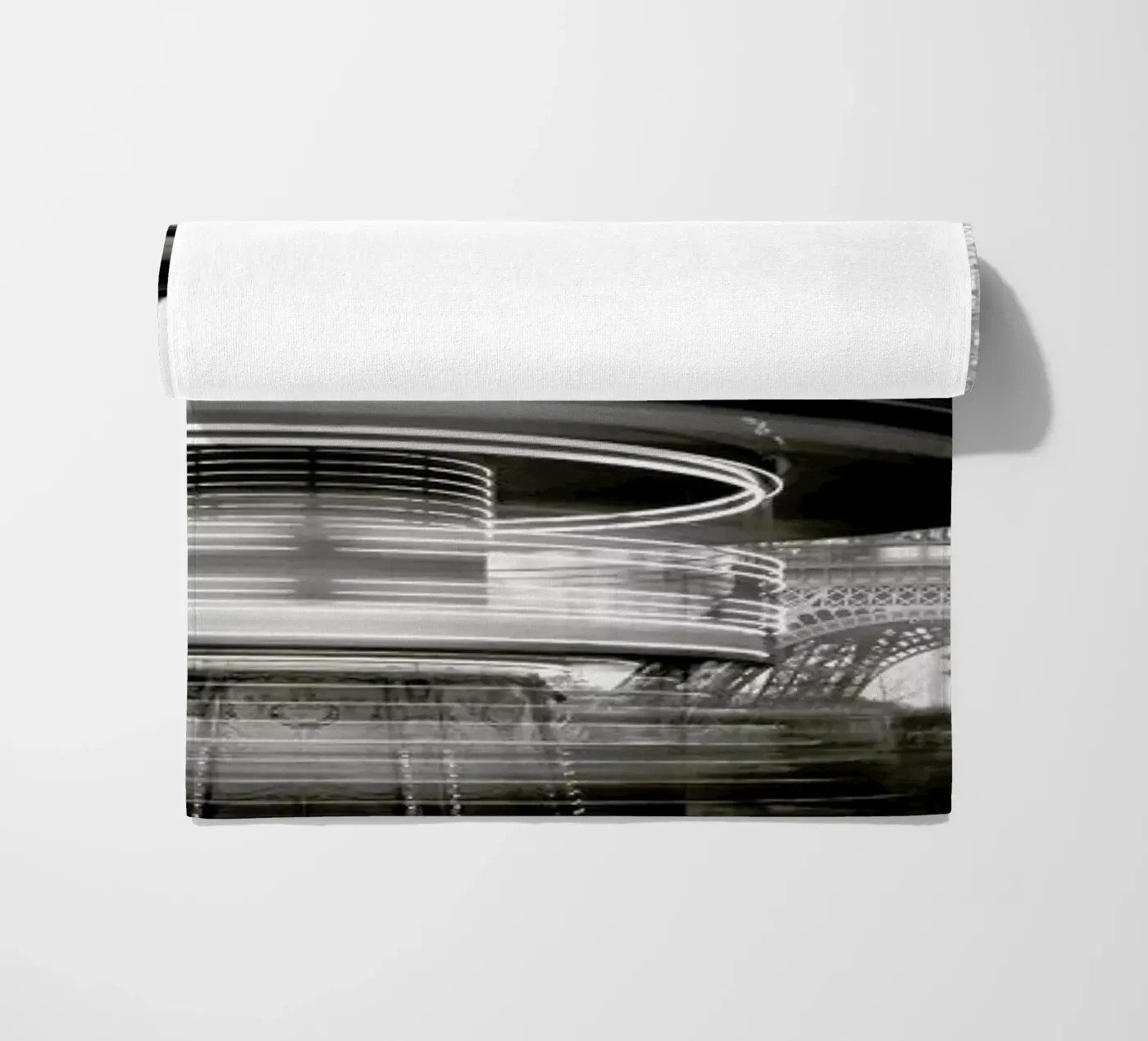 Tour Eiffel - Study 2 serviette de plage de Håggard Photography | Ronny Behnert