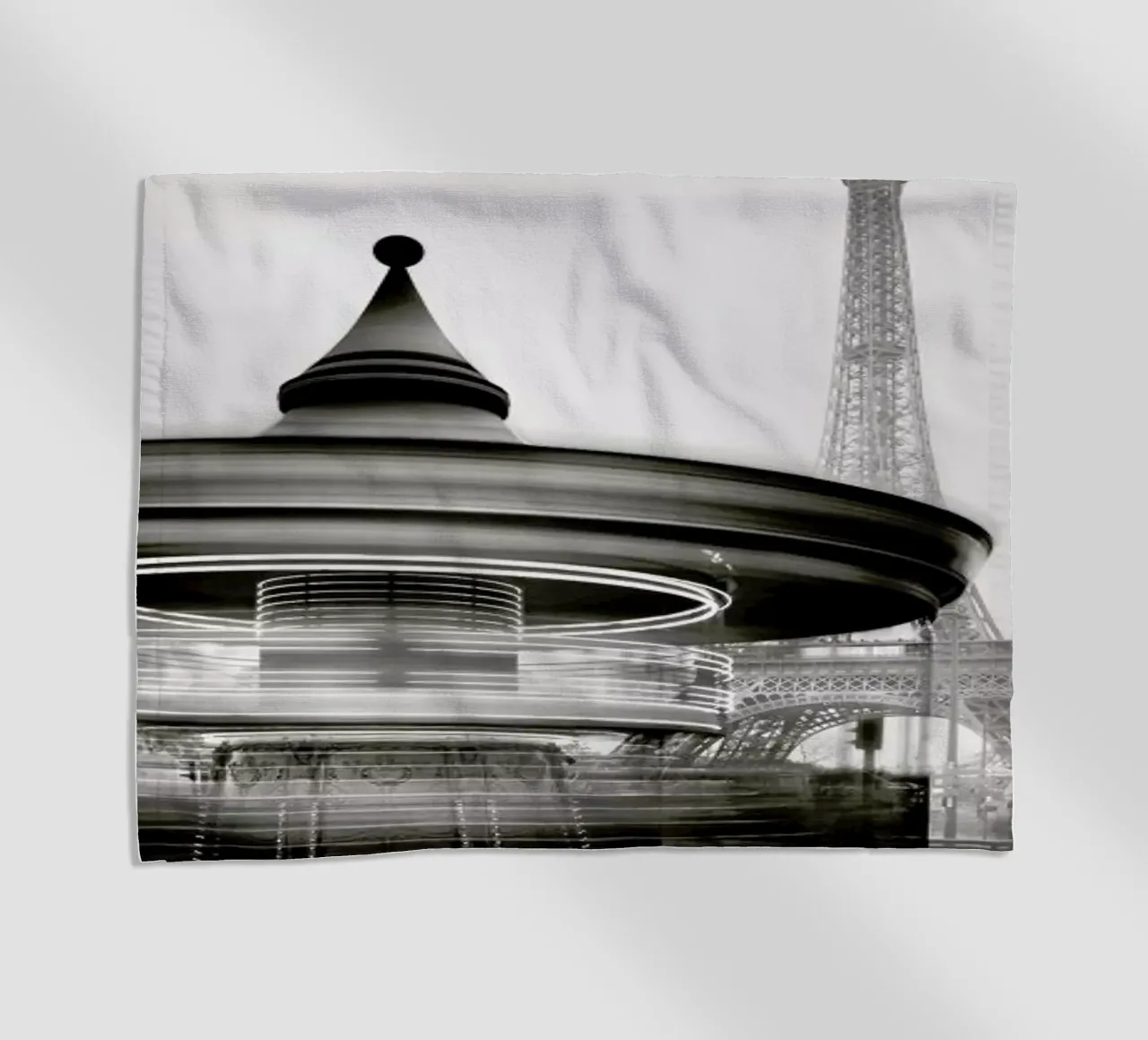 Tour Eiffel - Study 2 Strandtuch von Håggard Photography | Ronny Behnert