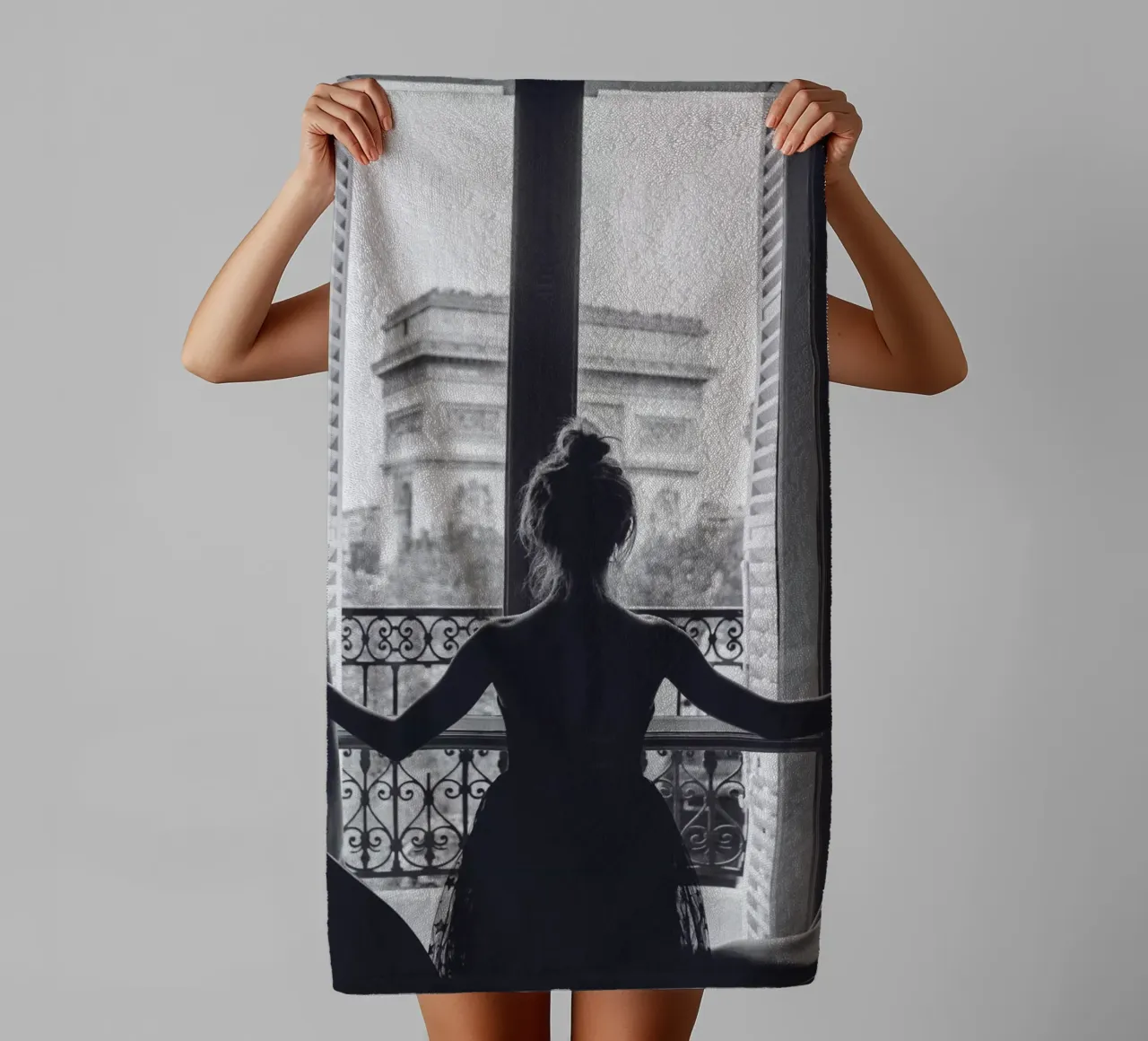 Paris View - Elegant fotokunstontwerp badhanddoek van Whole©