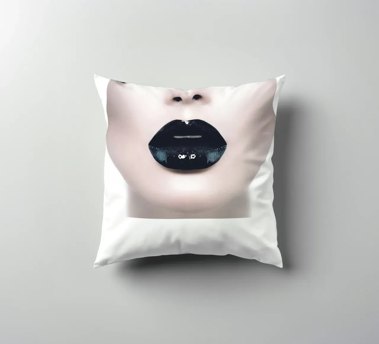 Eleganza in bianco e nero | Design moderno di lip art cuscino da Whole©