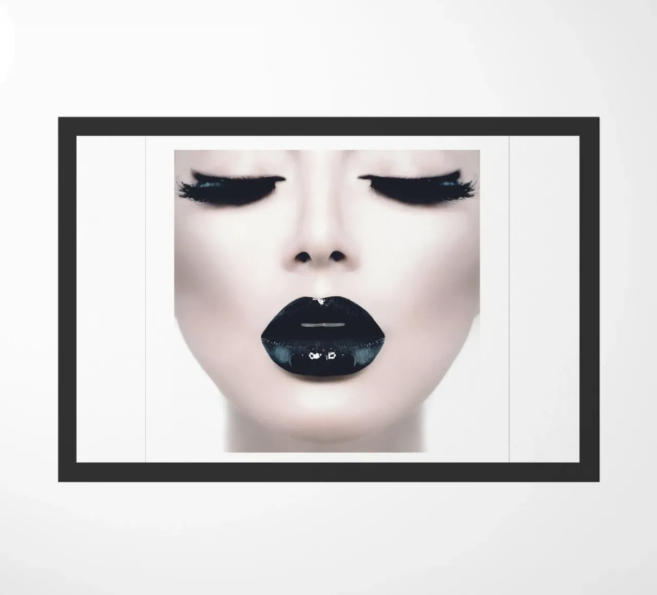Eleganza in bianco e nero | Design moderno di lip art zerbino da Whole©