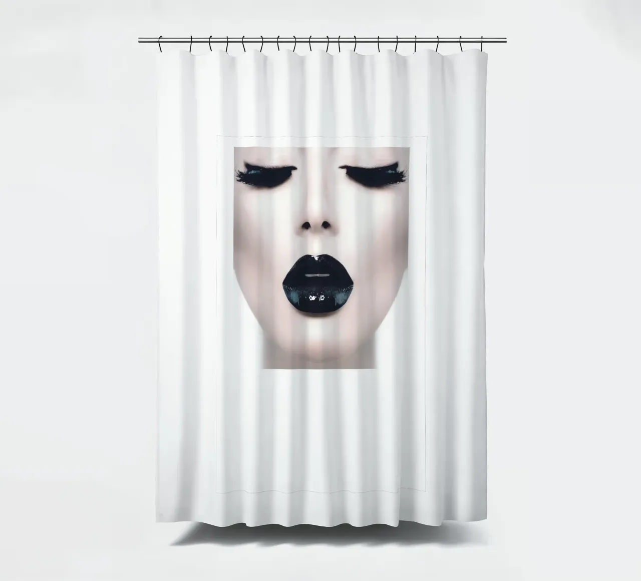 Eleganza in bianco e nero | Design moderno di lip art tenda da doccia da Whole©
