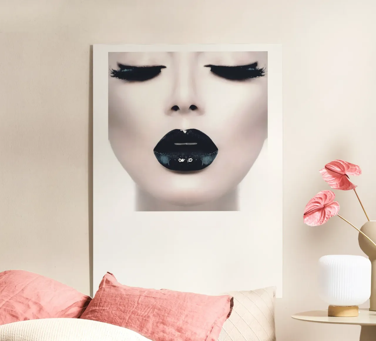 Eleganza in bianco e nero | Design moderno di lip art plexiglass da Whole©