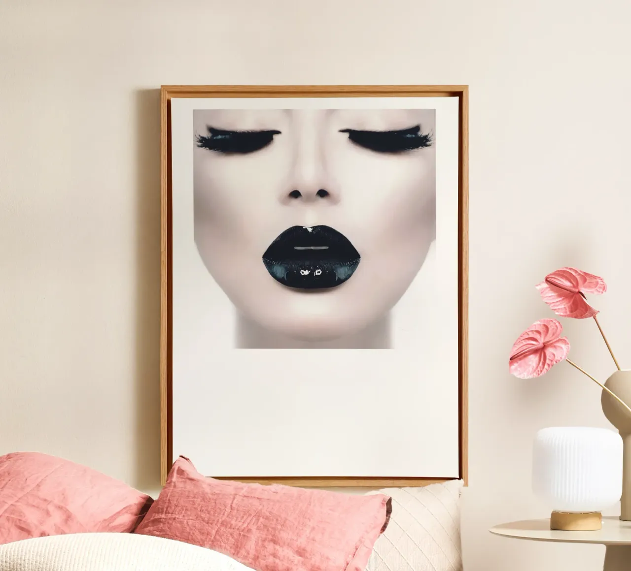 Zwart-wit elegantie | Modern lip art design canvas met Baklijst van Whole©