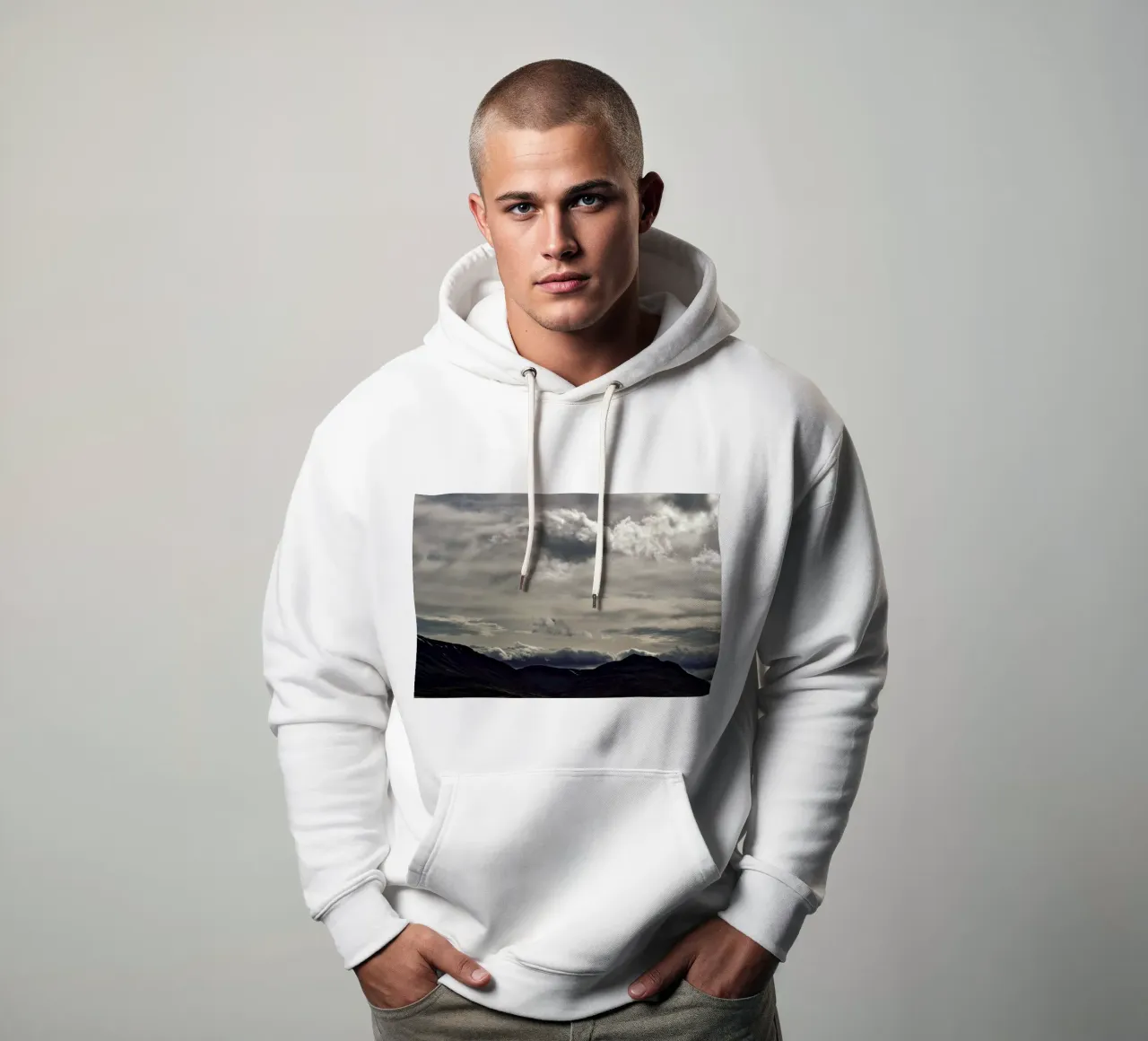 Clouds rolling over felpa con cappuccio da Nur Mut