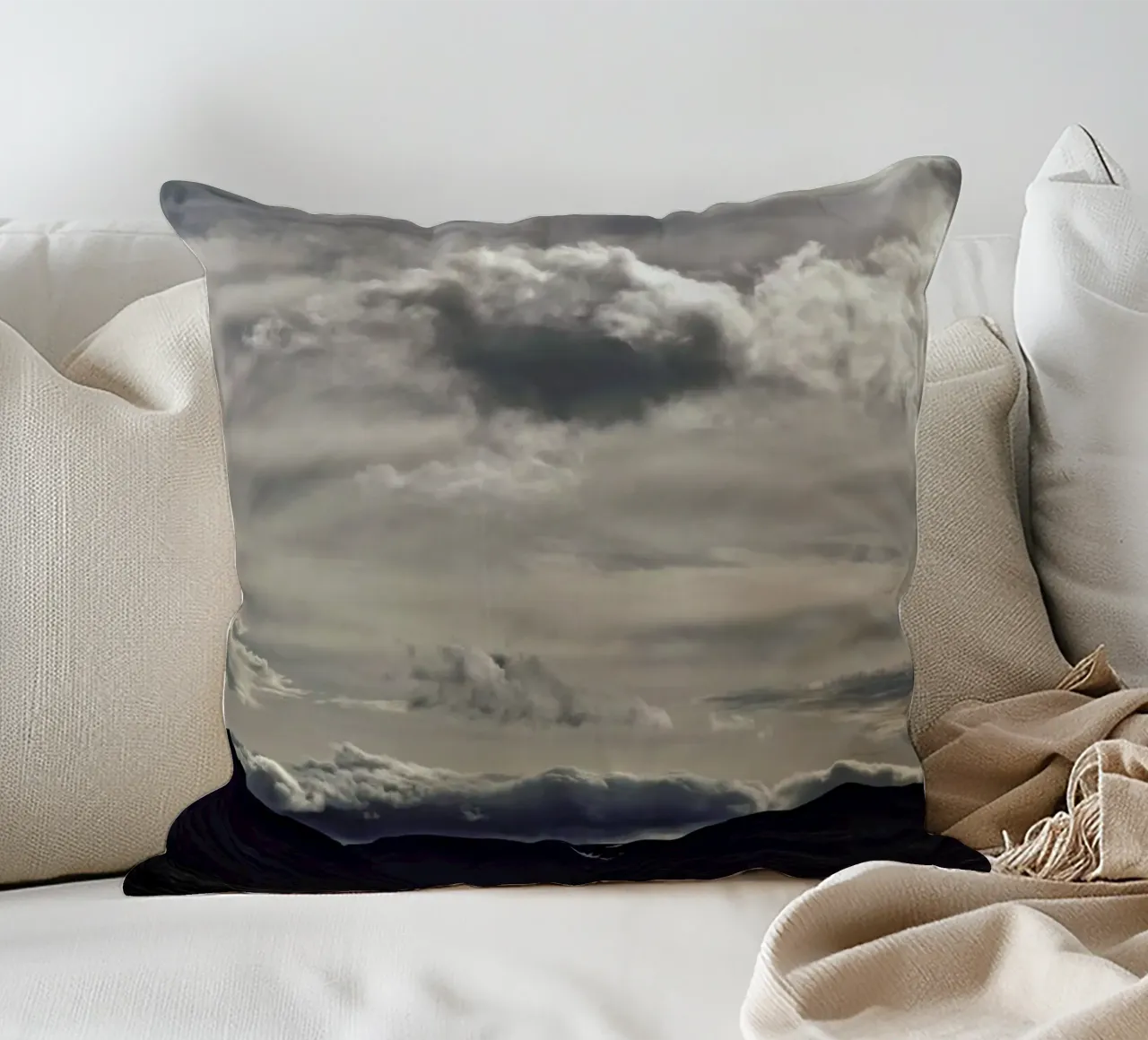 Clouds rolling over cuscino da Nur Mut