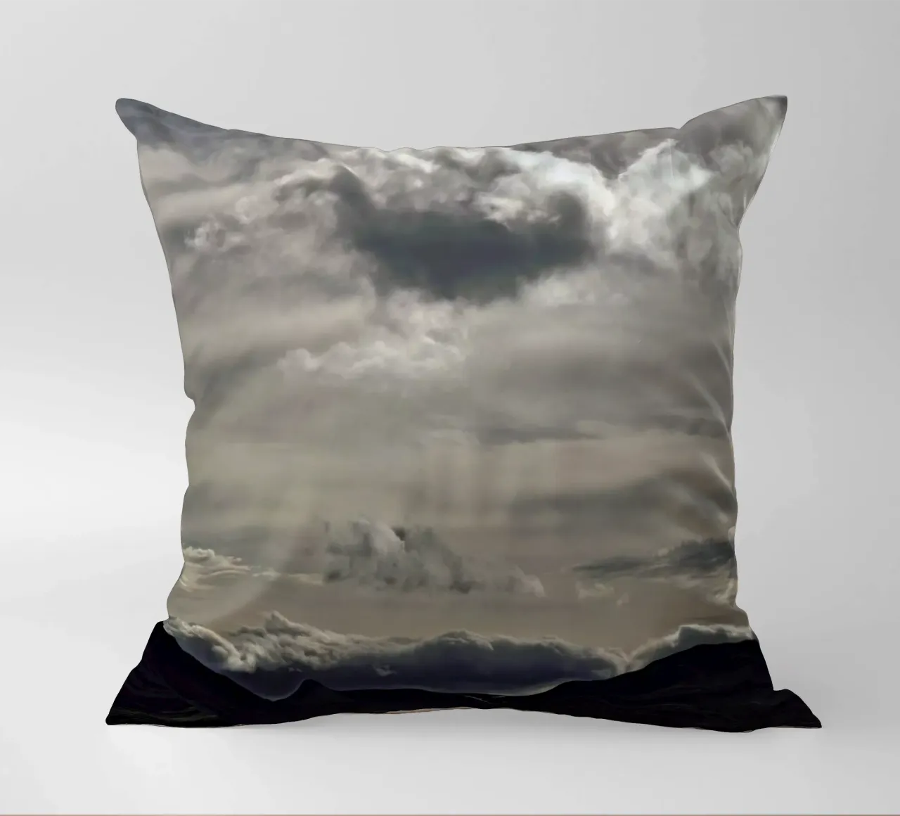 Clouds rolling over cuscino da Nur Mut