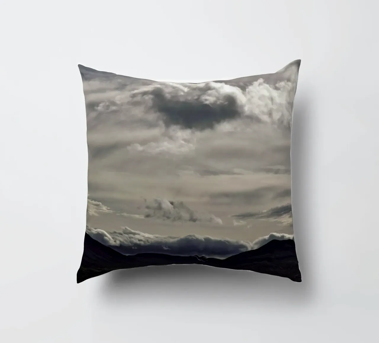 Clouds rolling over cuscino da Nur Mut