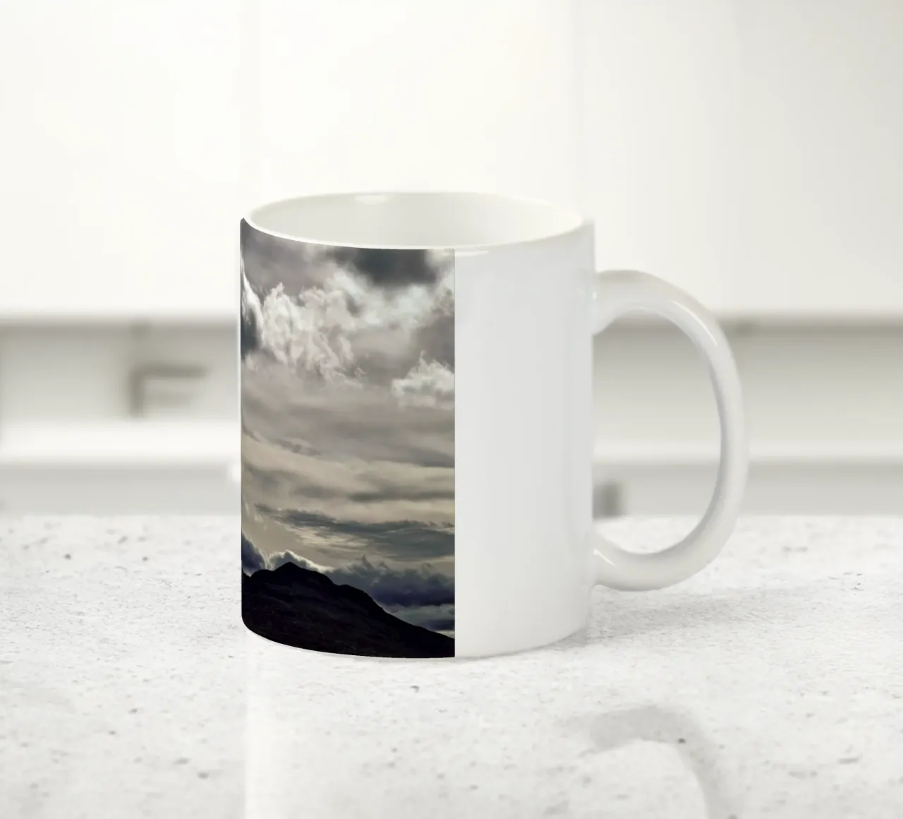 Clouds rolling over tazza in ceramica da Nur Mut