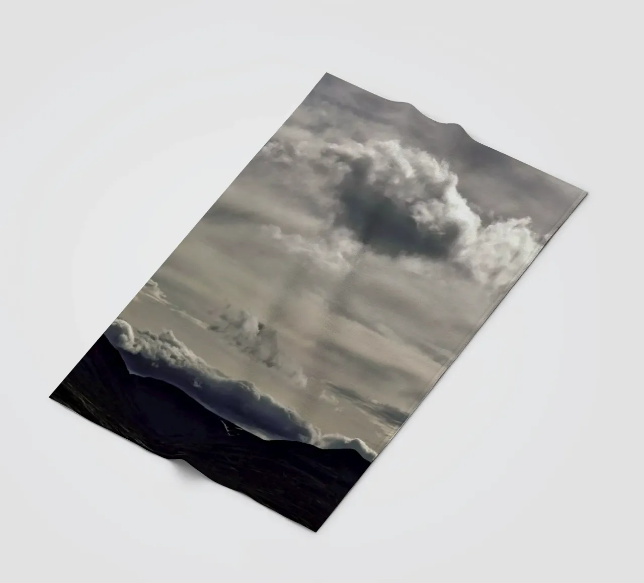 Clouds rolling over coperta in pile da Nur Mut