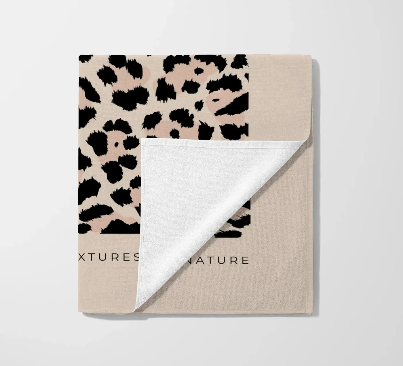Leopard Abstract Leopard Pattern Strandtuch von Bold Type Co.