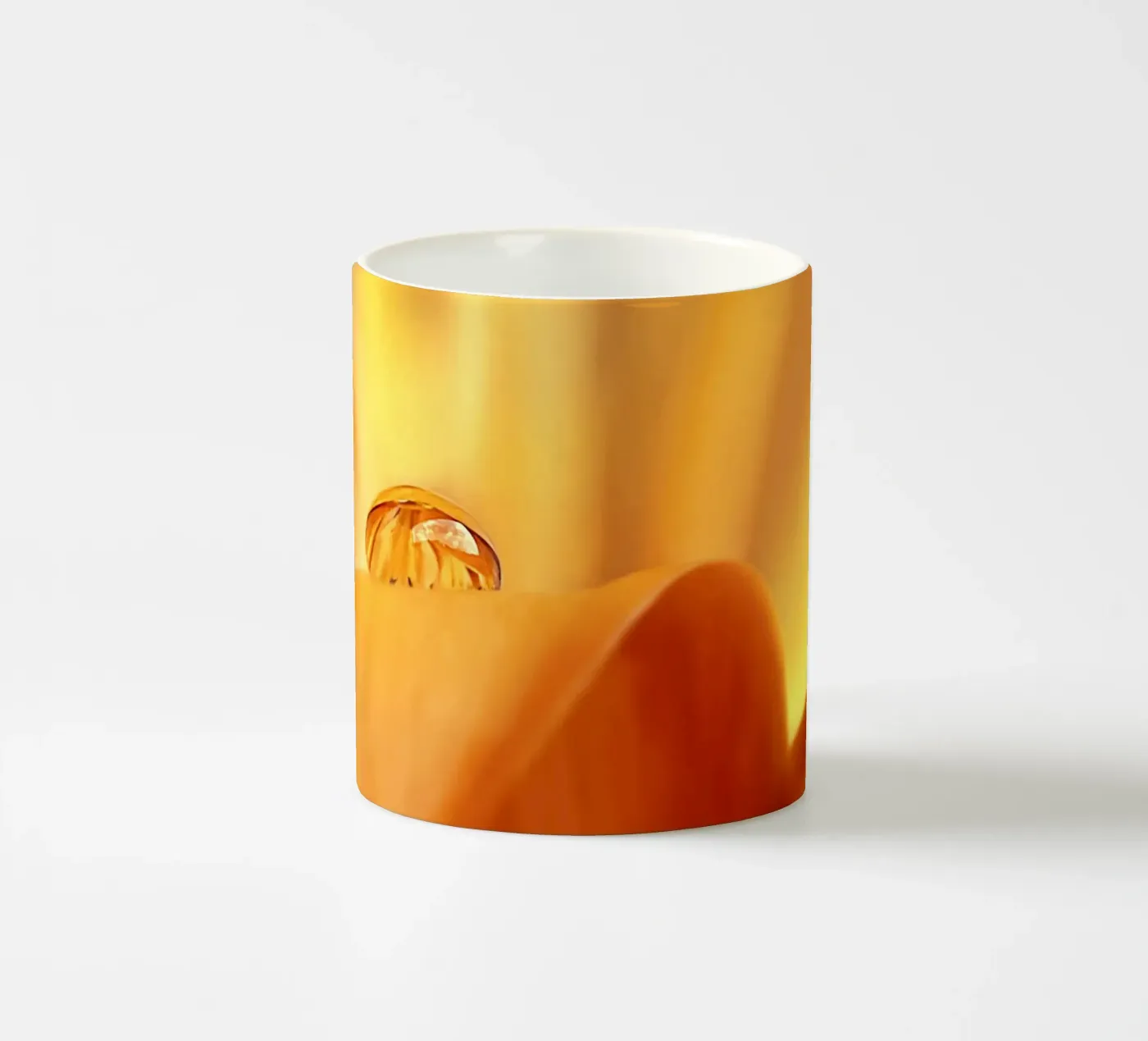drop ceramic mug by Atteloi Fotografie
