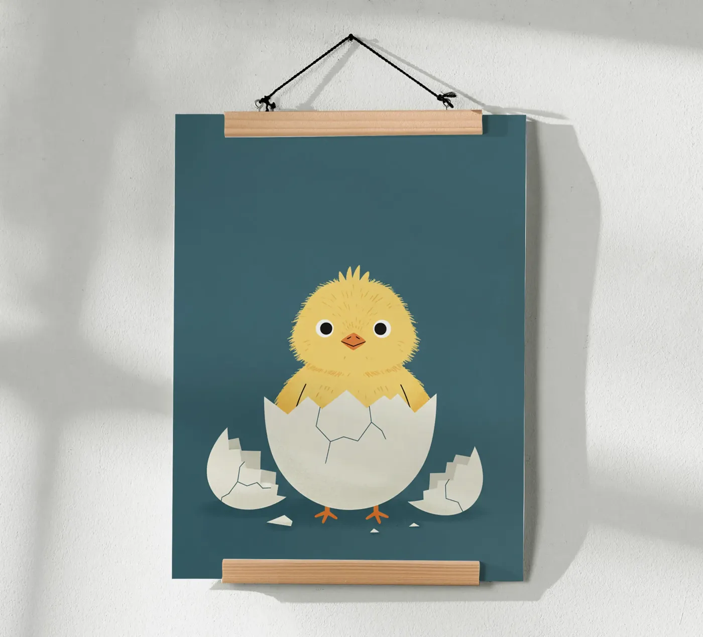 Küken, das aus seiner Schale schlüpft – Kinderzimmer Poster von The Little Animals Club