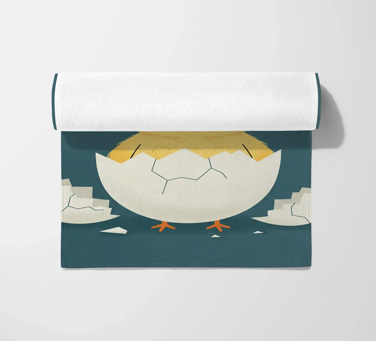 pulcino che esce dal guscio telo mare da The Little Animals Club