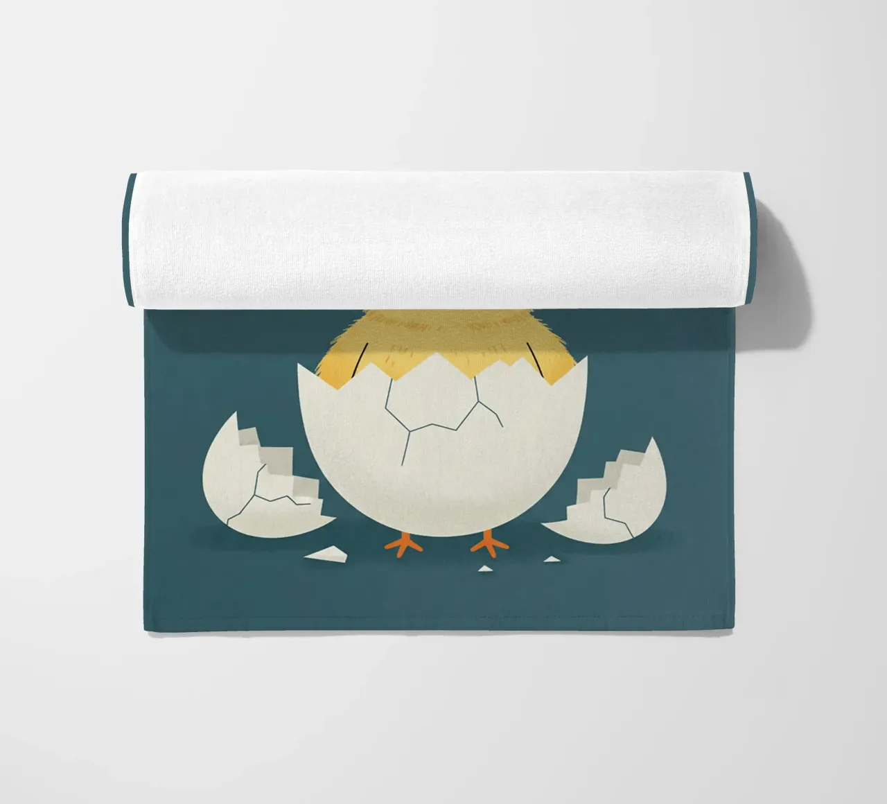 pulcino che esce dal guscio telo mare da The Little Animals Club