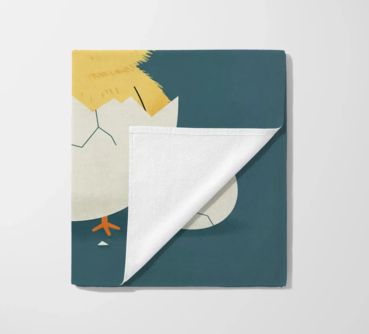 pulcino che esce dal guscio telo mare da The Little Animals Club