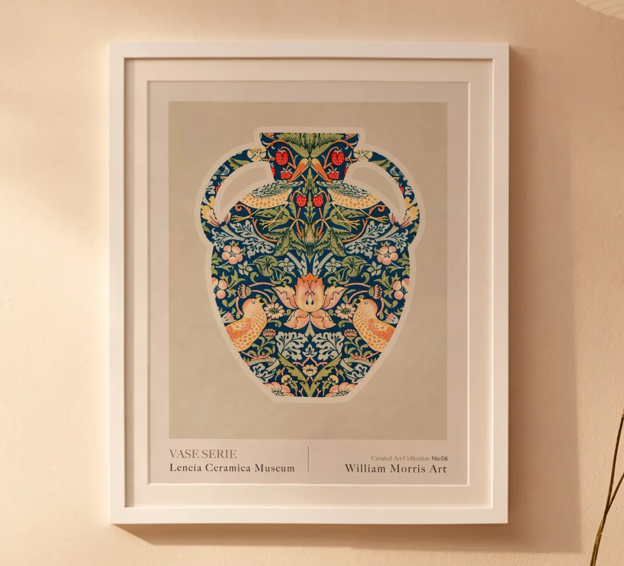 Vaso greco William Morris Vaso Serie VI poster con telaio in legno da Emel Tunaboylu