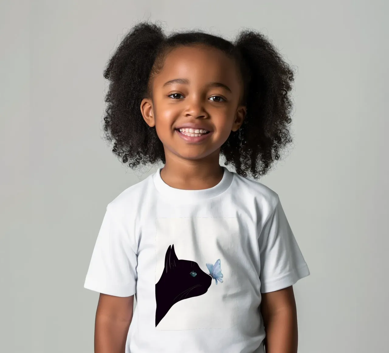 Gatto e farfalla t-shirt bambini da Nadjaa