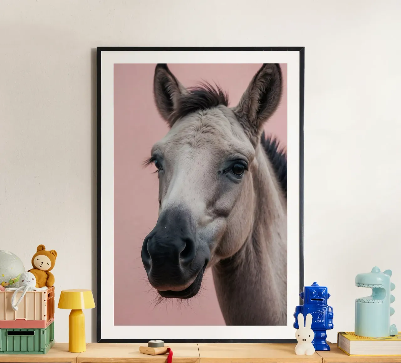 Ritratto di cavallo su sfondo rosa | Lavoro 35 poster con telaio in alluminio da Paws & Portraits