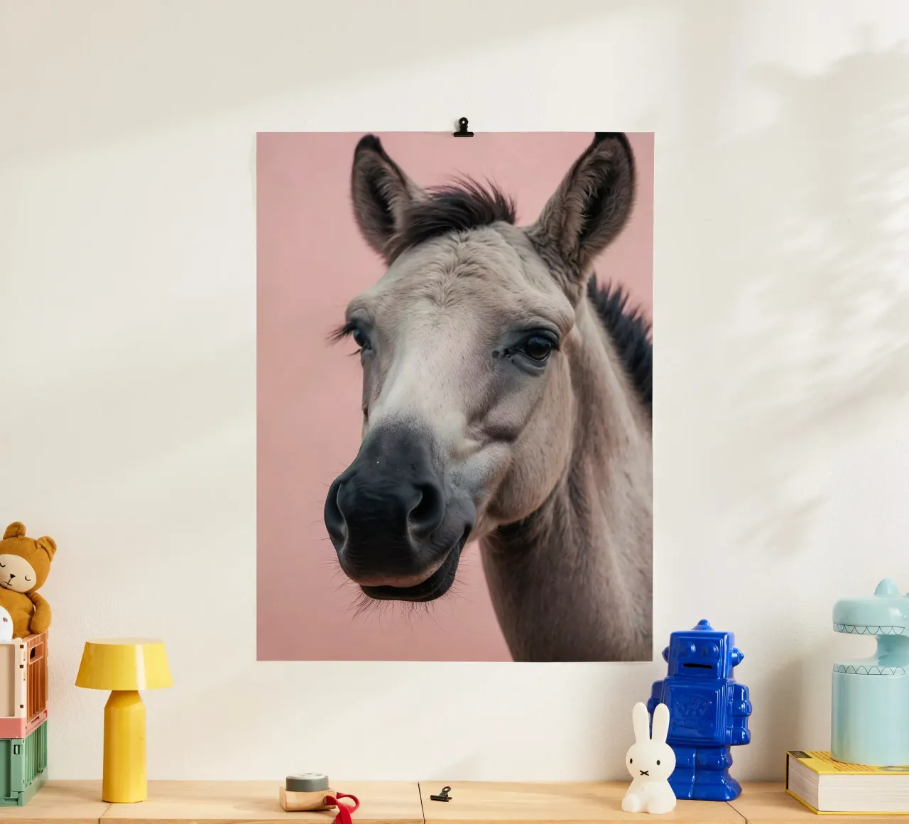 Ritratto di cavallo su sfondo rosa | Lavoro 35 poster con telaio in alluminio da Paws & Portraits