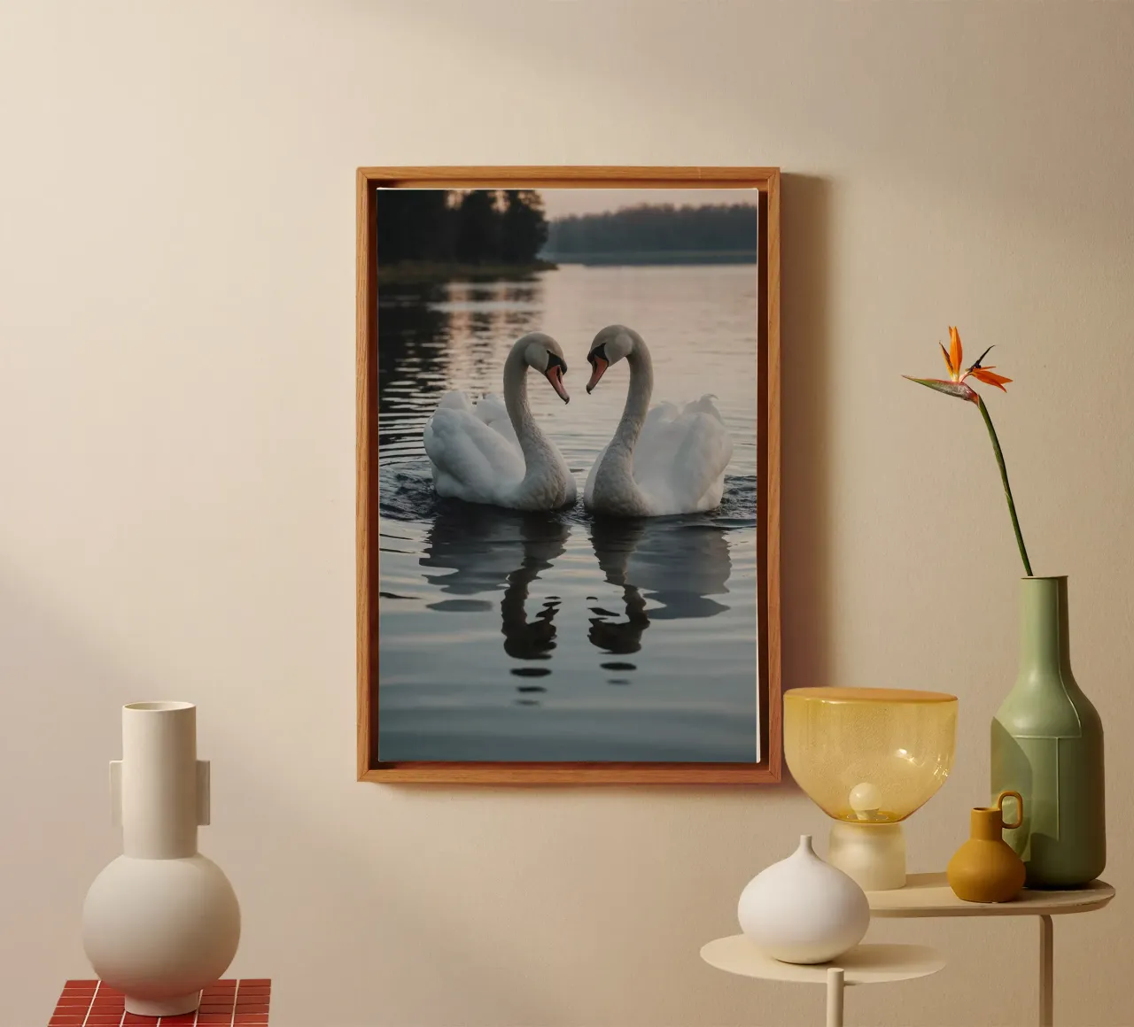 Cigni a forma di cuore su un lago calmo | Werk 1 | Limited tela con Cornice a cassetta da Paws & Portraits