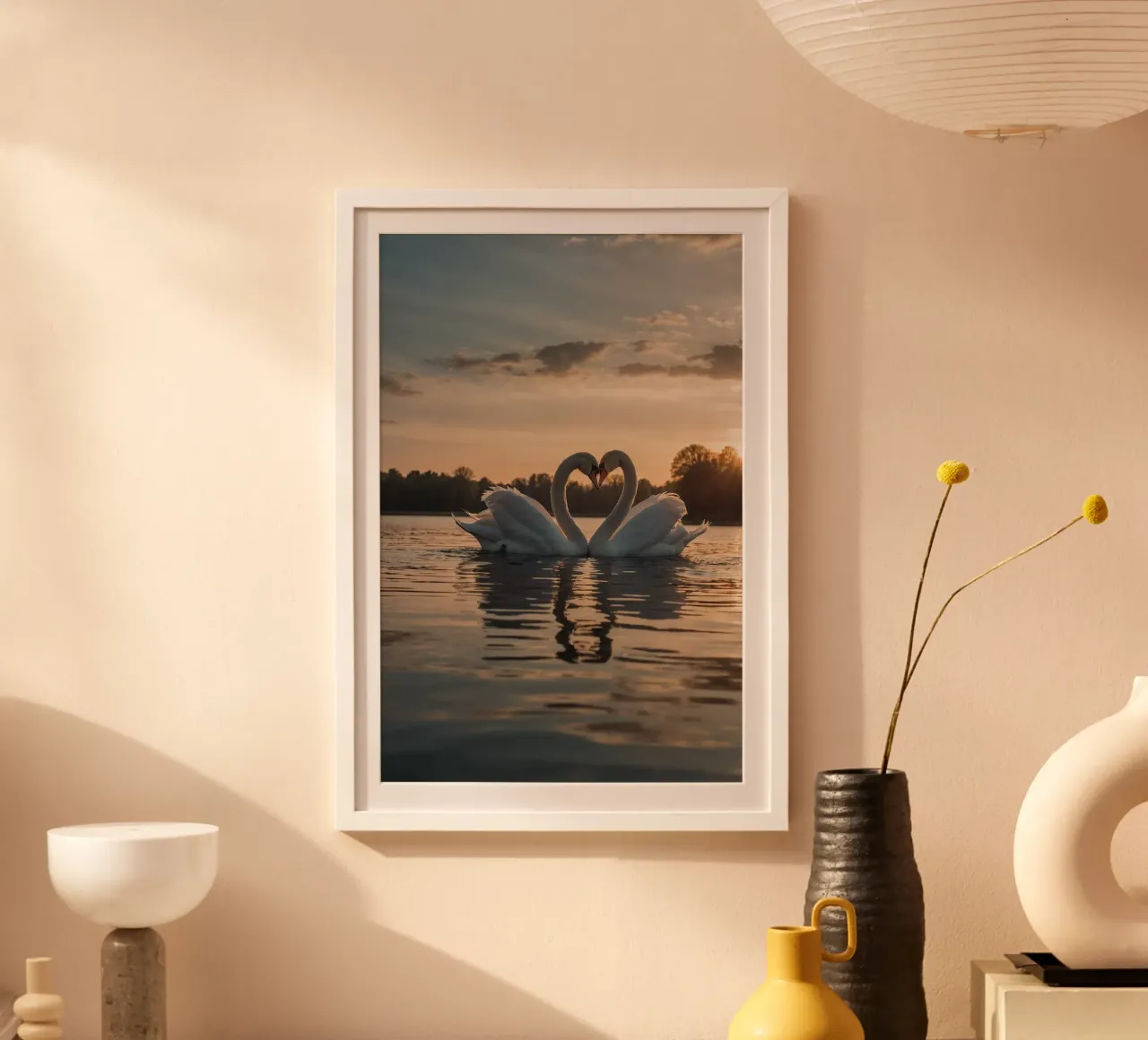 Romantisch moment in de zonsondergang | Werk 4 | Beperkt poster met aluminium frame van Paws & Portraits