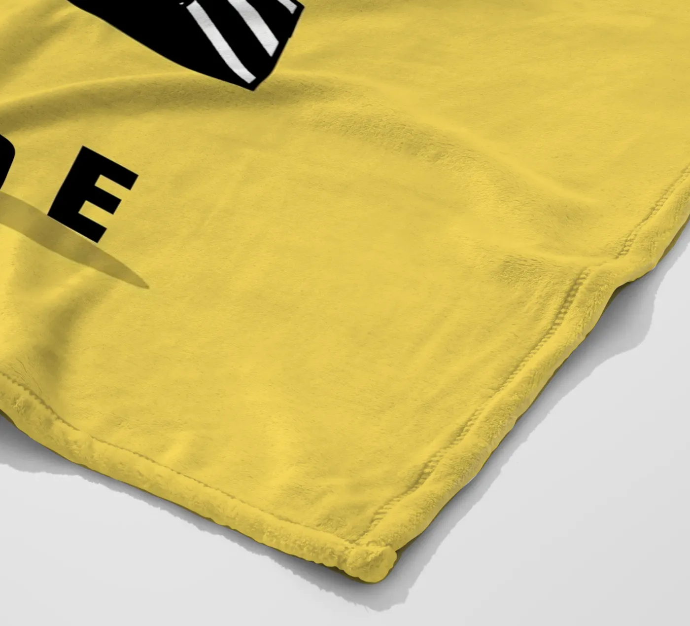 E like a E...Alphabet for children Fleecedecke von The Little Animals Club