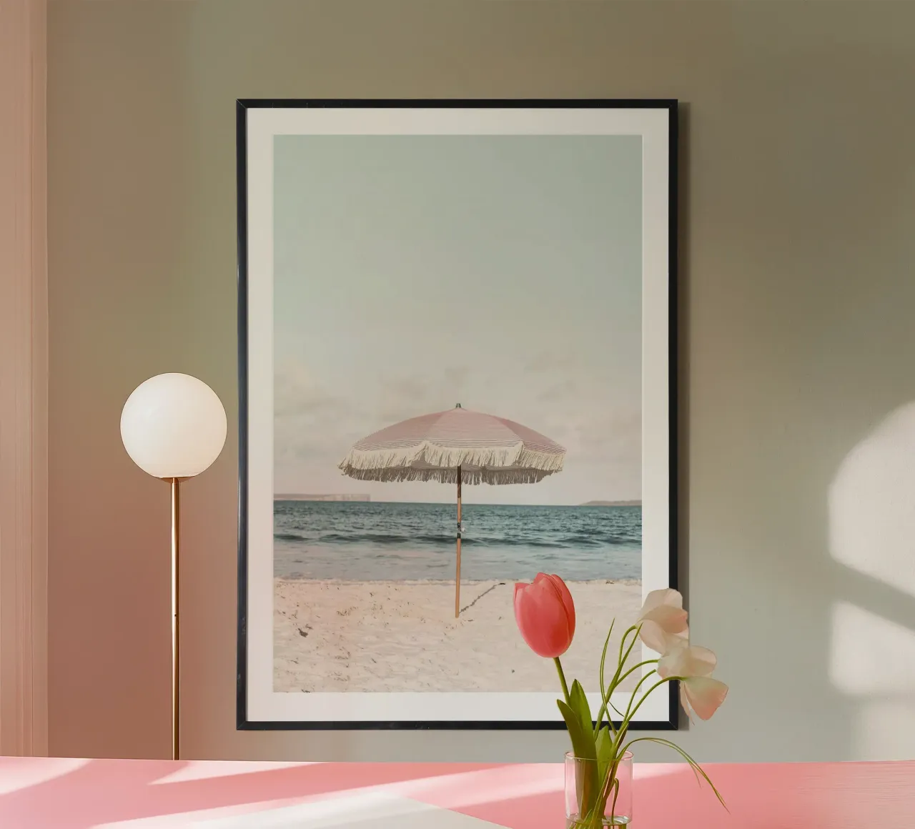 Pink Umbrella poster con telaio in alluminio da Kathrin Pienaar