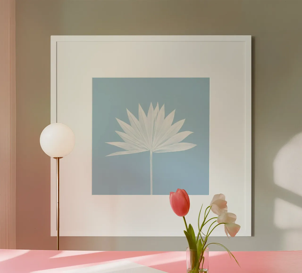 Weißes Palmblatt II Poster mit Kunststoffrahmen von Kathrin Pienaar