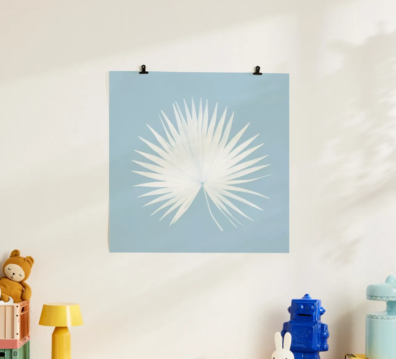 Foglia di palma bianca I poster con telaio in alluminio da Kathrin Pienaar