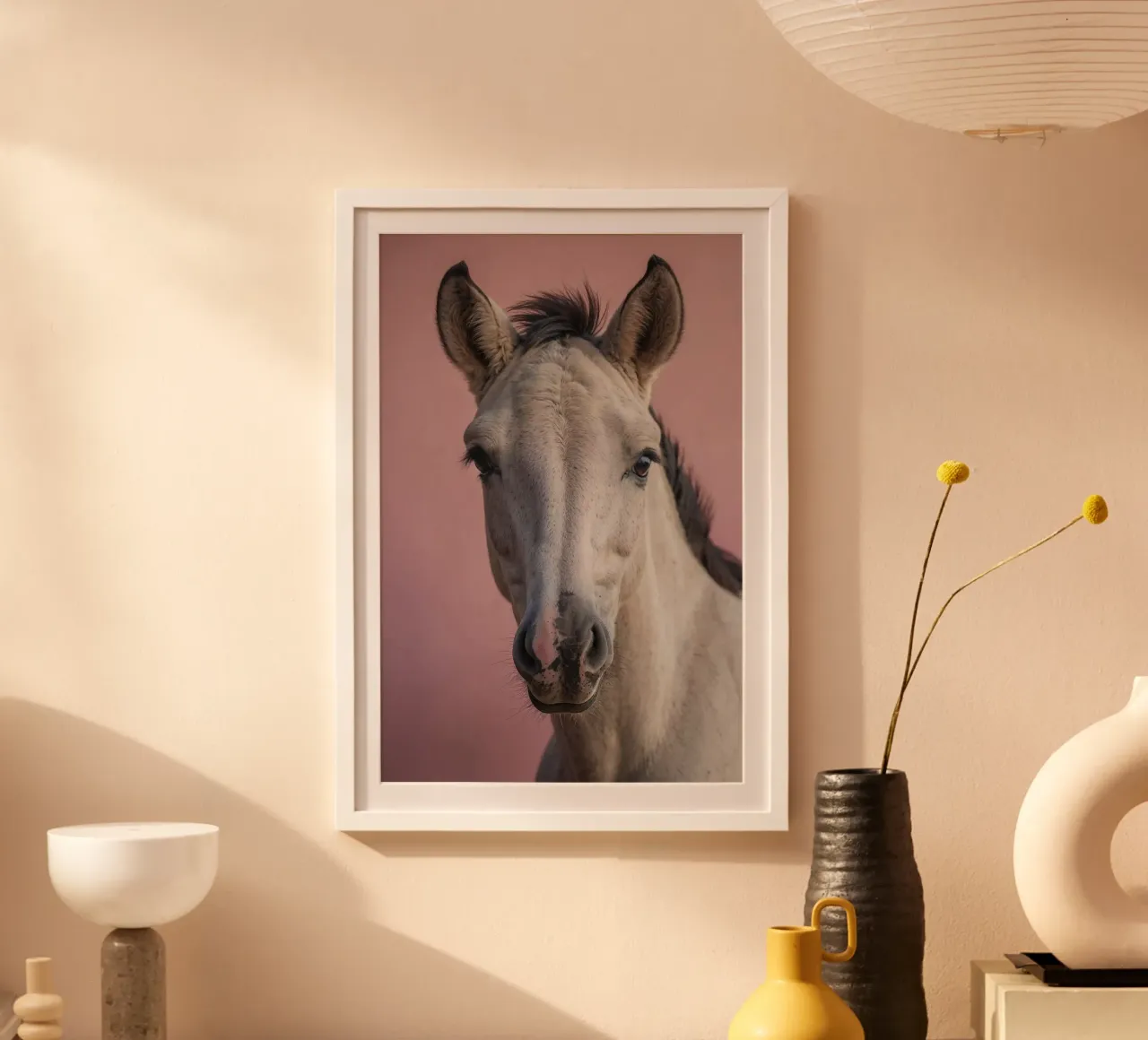 Porträt eines jungen Pferdes vor rosa Hintergrund | Werk 39 Poster von Paws & Portraits