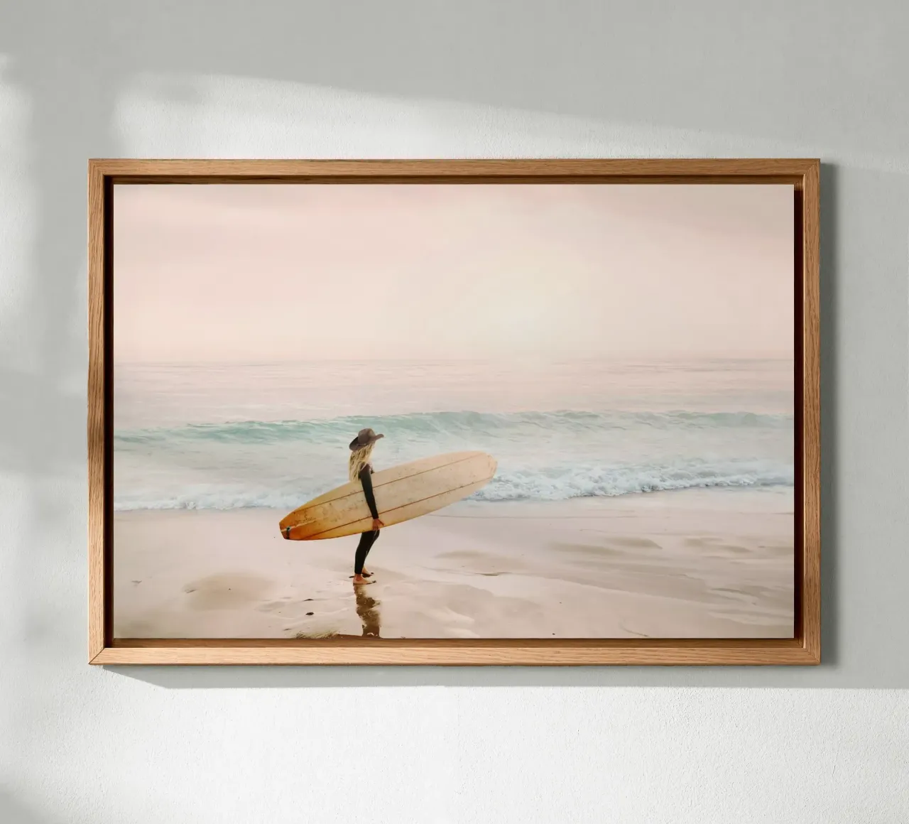 Cowgirl surfista tela con Cornice a cassetta da Kathrin Pienaar