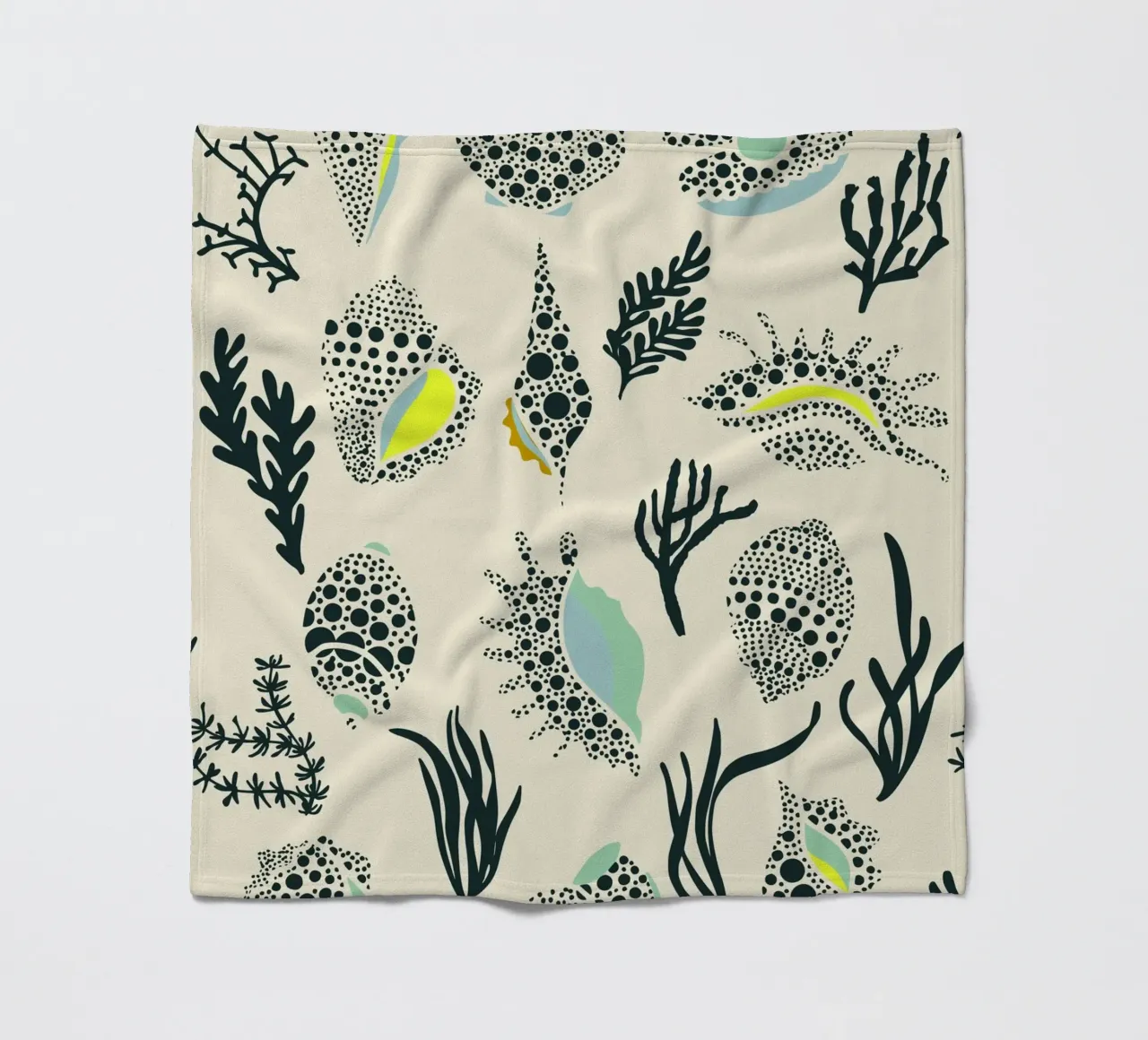 Ipanema Beach Muschelmuster Fleecedecke von annick