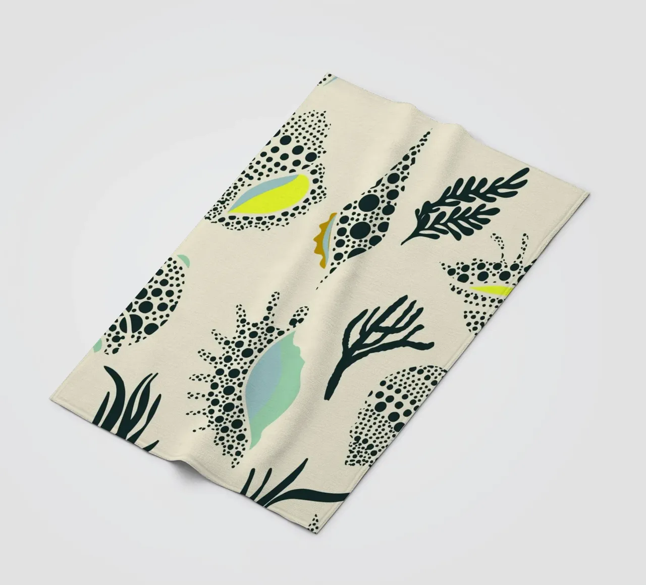 Ipanema Beach Muschelmuster Fleecedecke von annick