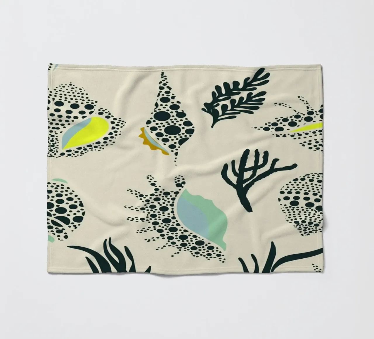 Ipanema Beach Muschelmuster Fleecedecke von annick