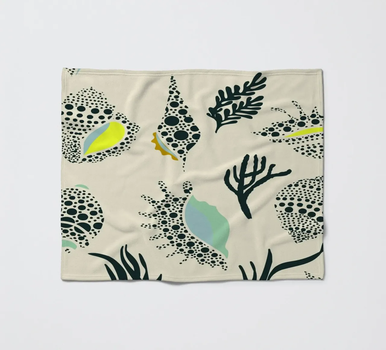 Ipanema Beach Muschelmuster Fleecedecke von annick