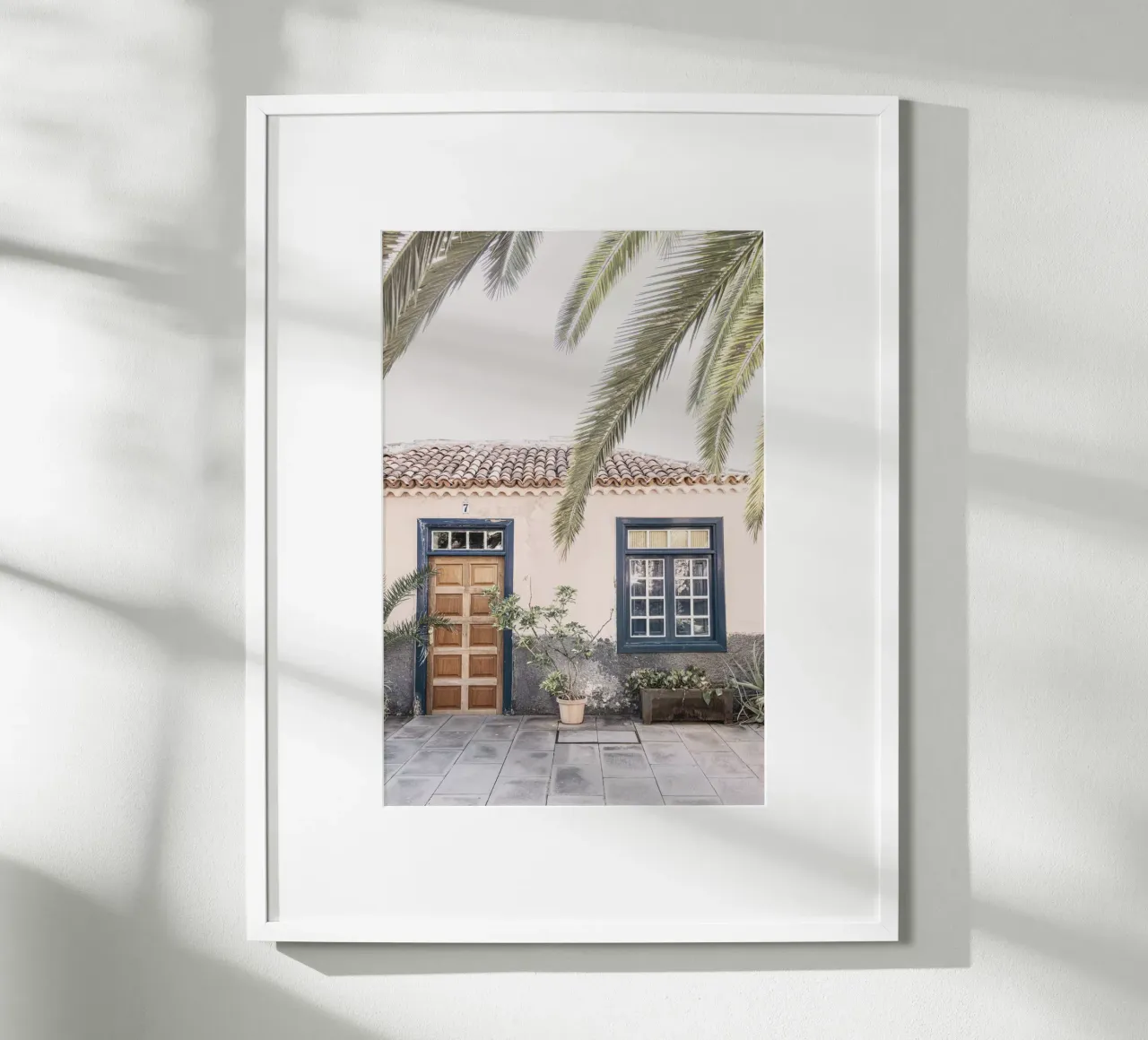 Casa spagnola poster con telaio in legno da Kathrin Pienaar