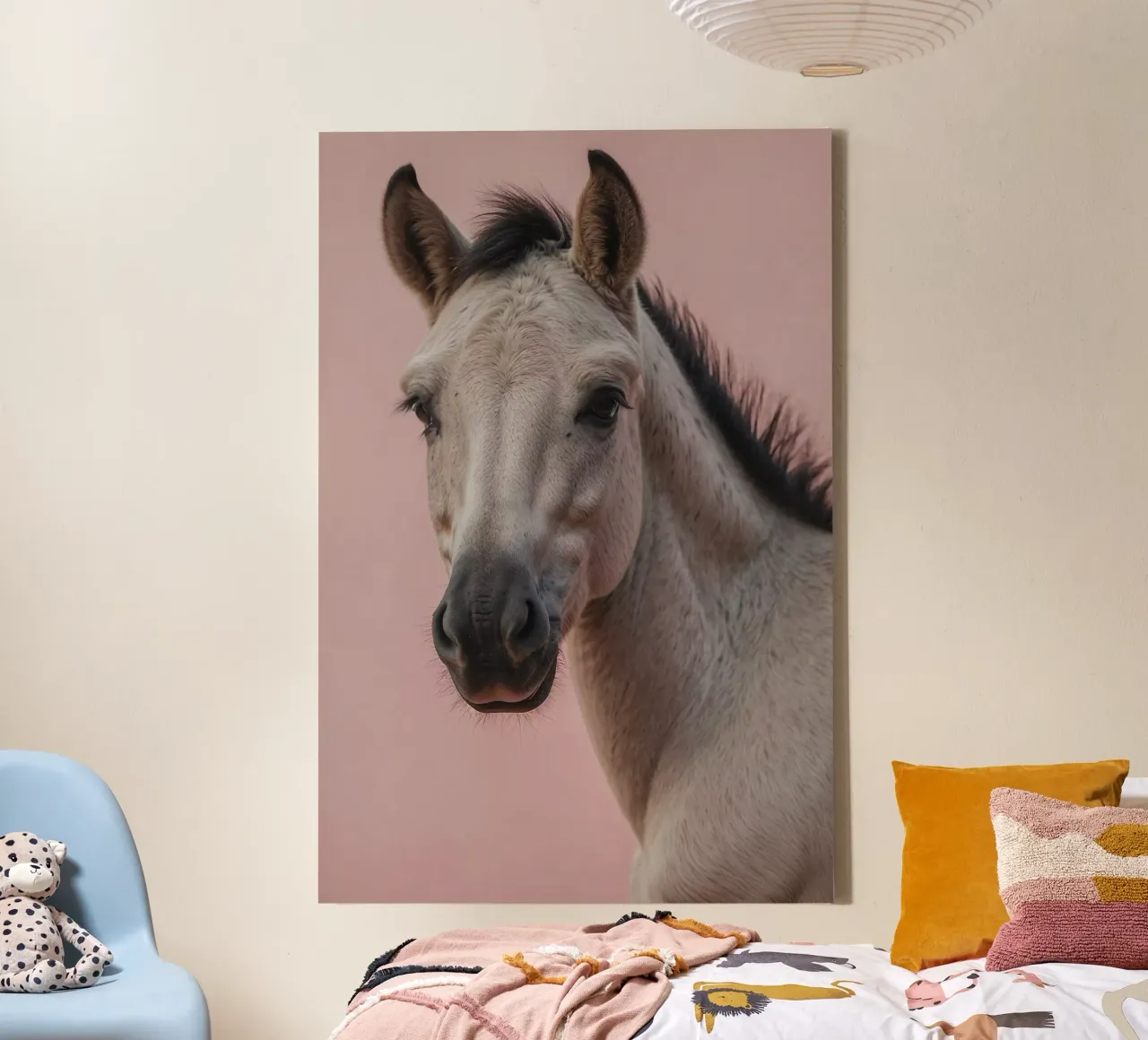 Porträt eines Fohlens vor rosa Hintergrund | Werk 41 Leinwand mit Schattenfugenrahmen von Paws & Portraits