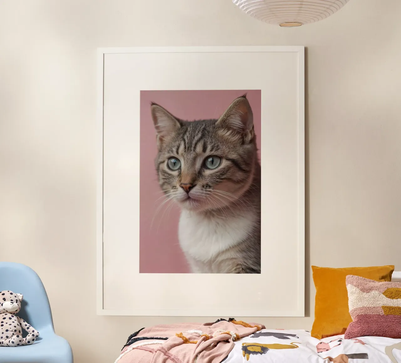 Ritratto di un giovane gatto con gli occhi azzurri | Lavoro 42 poster con telaio in alluminio da Paws & Portraits