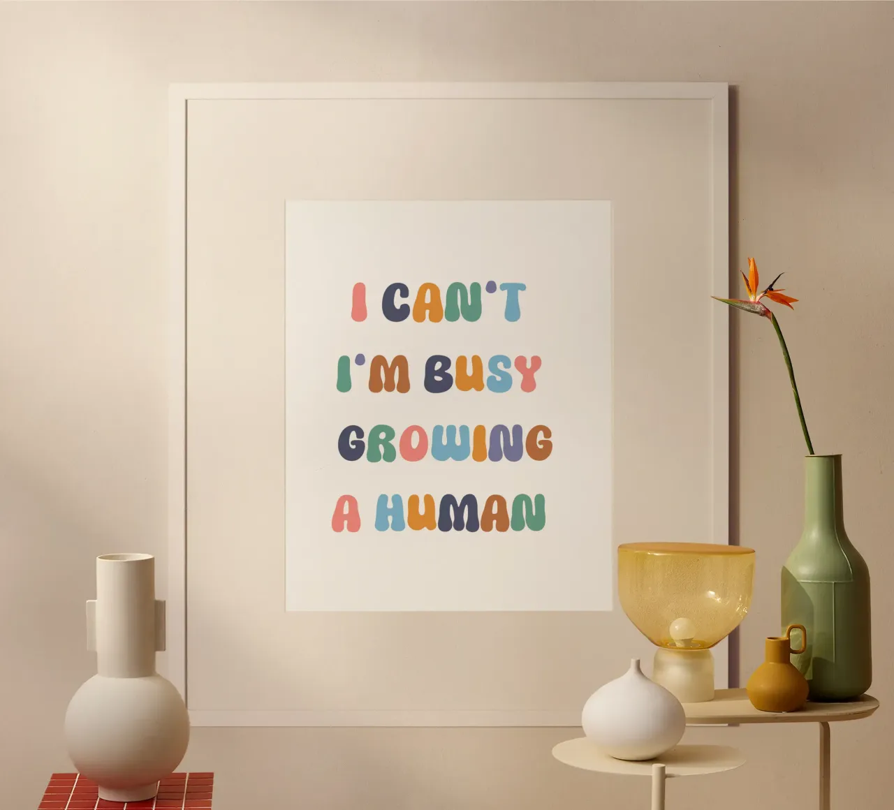Un piccolo uomo, un grande lavoro poster con telaio in plastica da DesignArt