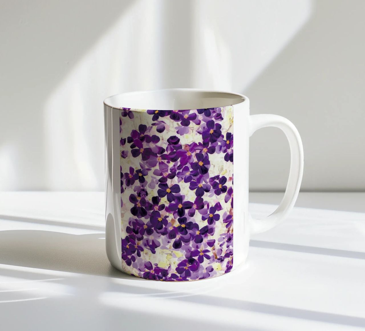 Violet Bloom tazza in ceramica da Amy Sia