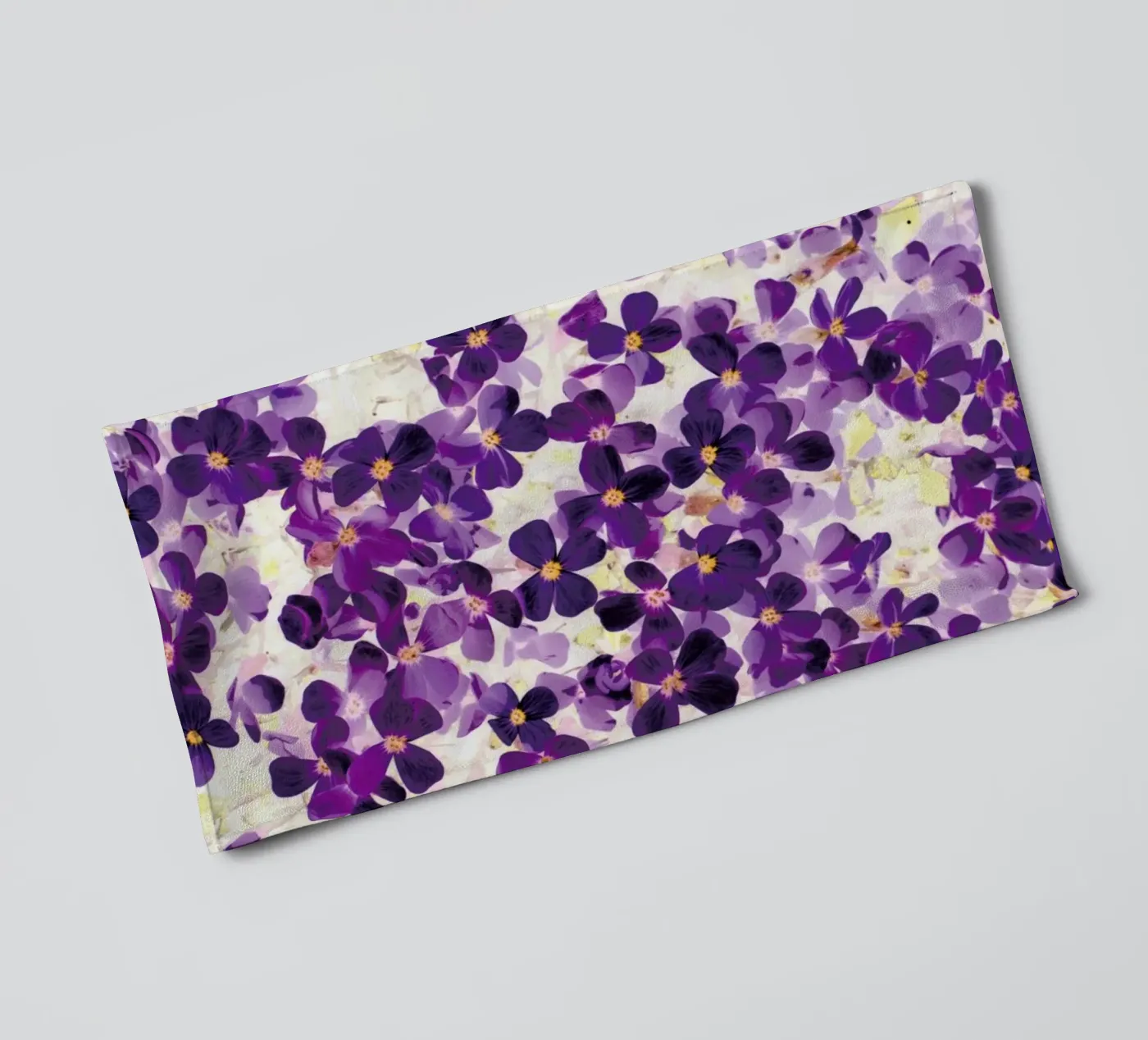 Violet Bloom badhanddoek van Amy Sia