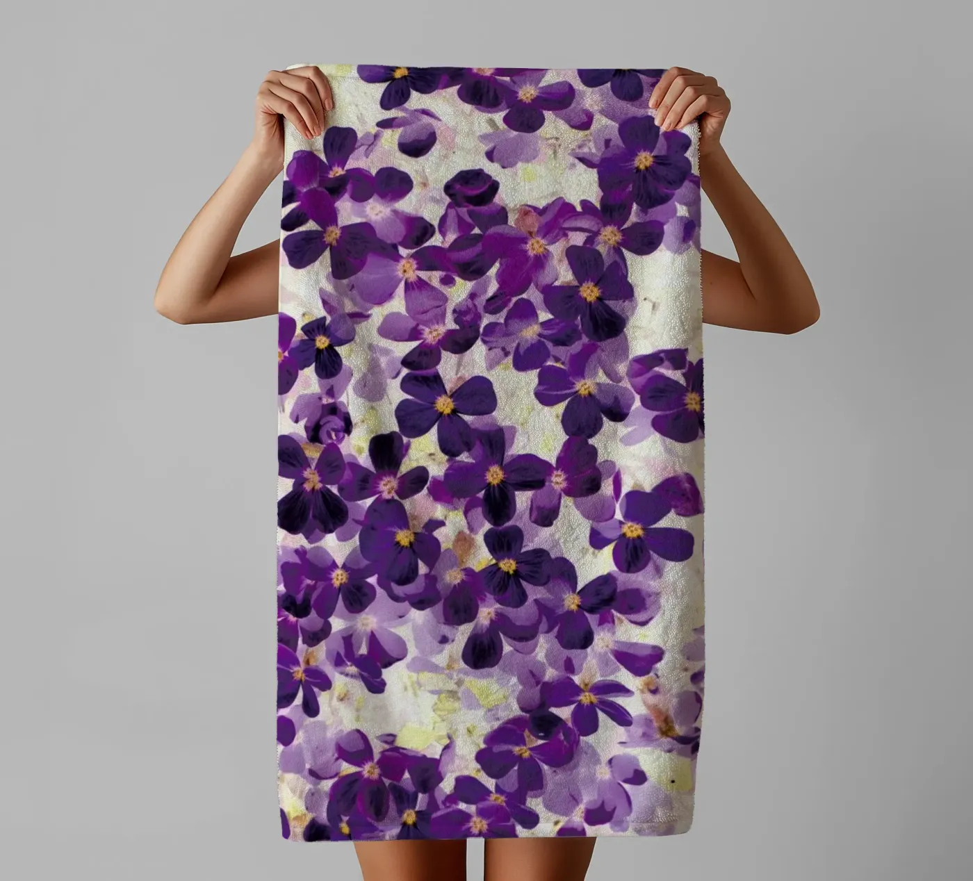 Violet Bloom badhanddoek van Amy Sia