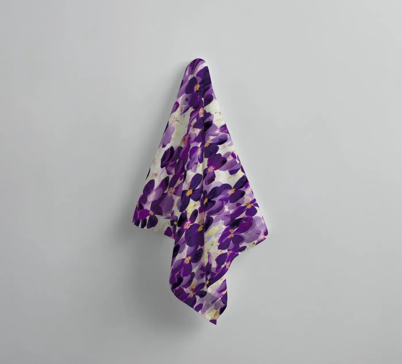 Violet Bloom badhanddoek van Amy Sia