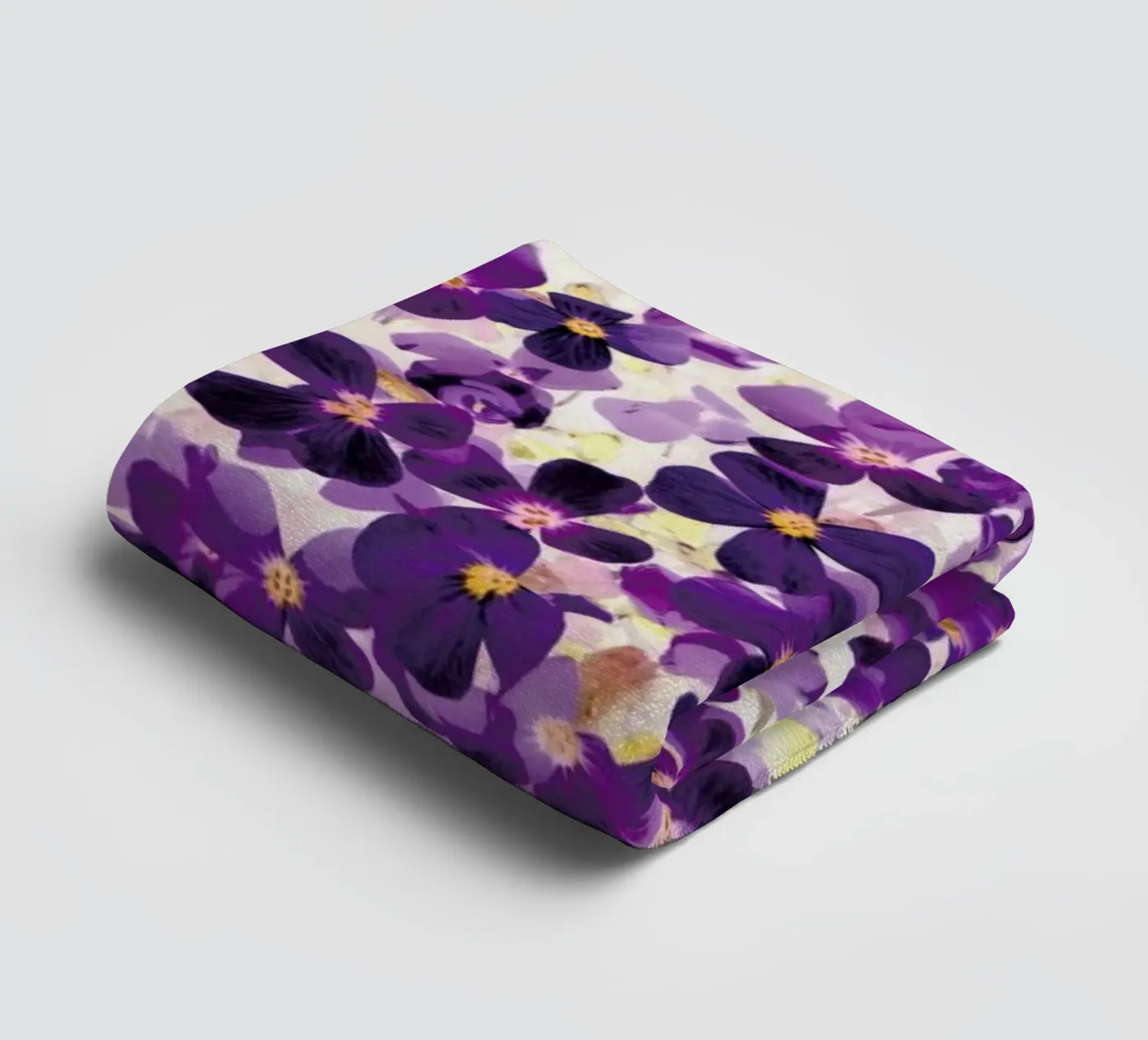 Violet Bloom badhanddoek van Amy Sia