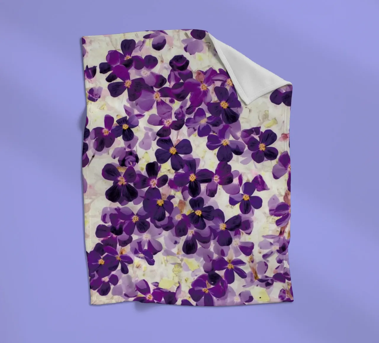 Violet Bloom Fleecedecke von Amy Sia