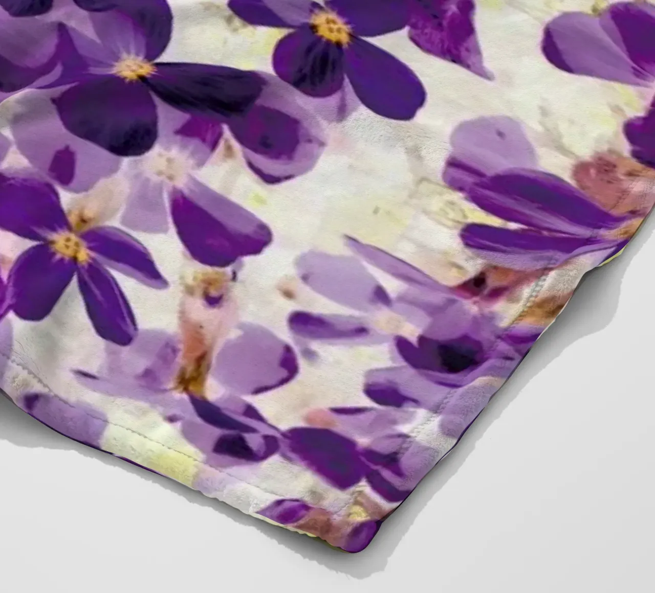 Violet Bloom Fleecedecke von Amy Sia