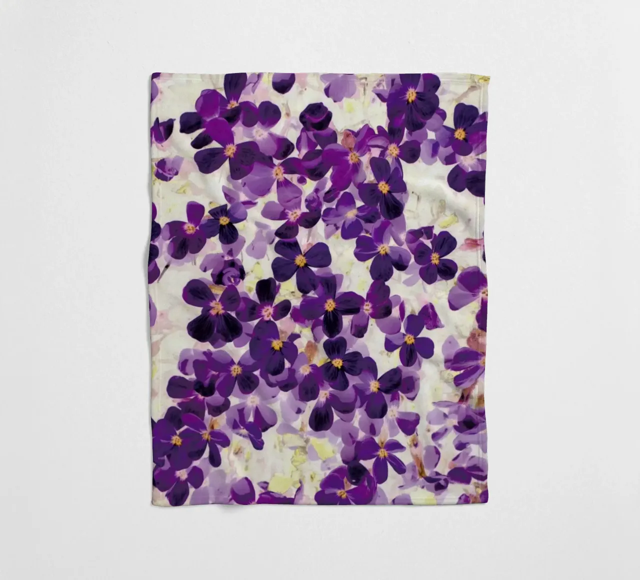Violet Bloom Fleecedecke von Amy Sia